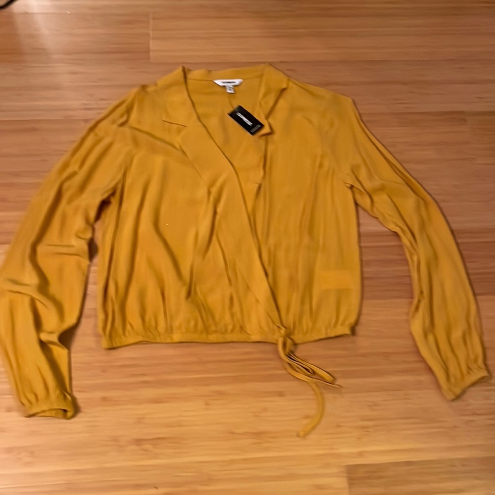 🌻Nwt Express yellow wrap blouse